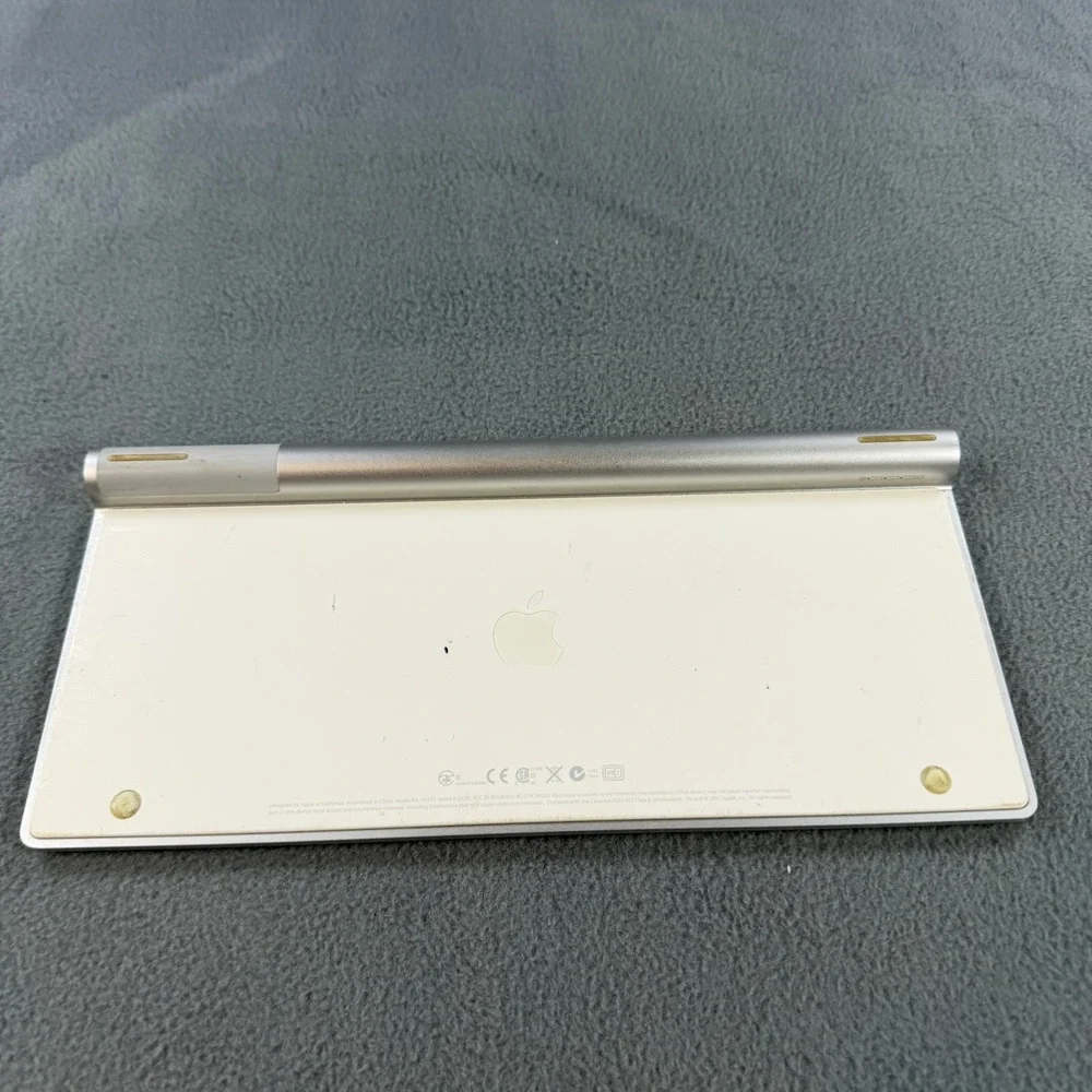Apple Wireless Keyboard A1255 Bluetooth Aluminum Silver White Mac Tested
